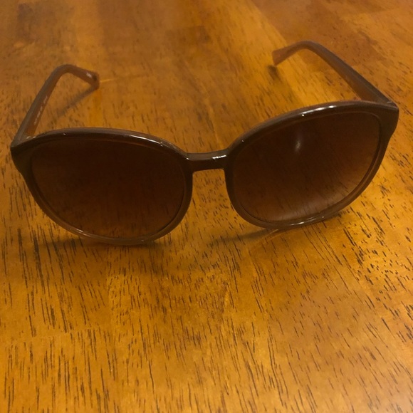 Fossil Large Rounded Brown Sunglasses - Picture 2 of 5